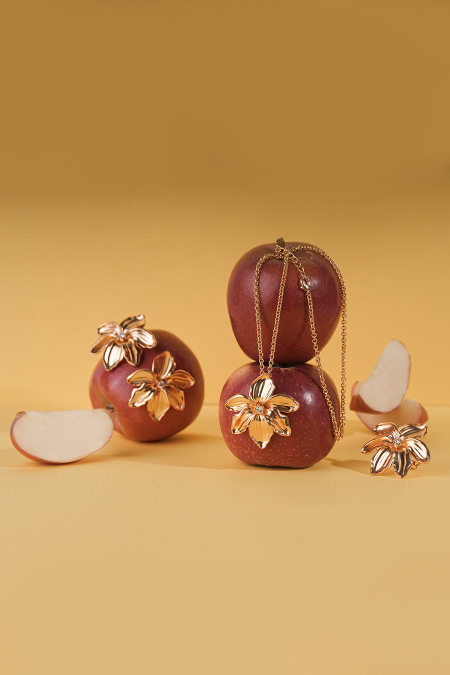 ALM - Flower of universe gold plated necklace